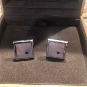 Silver men’s cuff link square w/ white stone